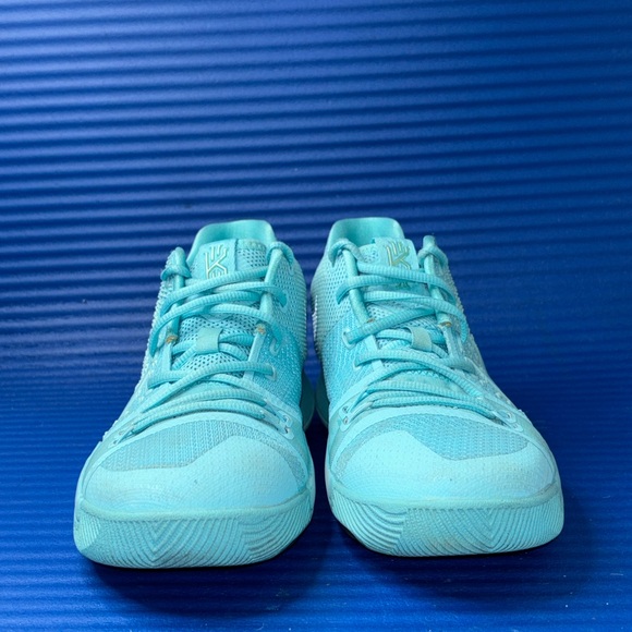 Size 6Y- GS Nike Kyrie 3 Aqua Tiffany Teal Blue Sneakers 859466-401 Women’s 7.5 - Picture 3 of 8